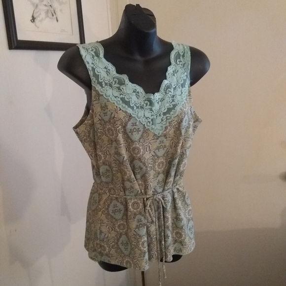 Tops - Dainty Top